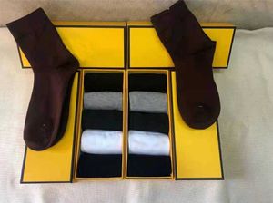2023 diseñadores calcetines para mujer para mujer cinco lujos f deportes de malla de invierno marcas impresas marcas de algodón femal con caja