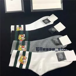 2023 Designers Hommes Femmes Chaussettes Cinq Paires Sports De Luxe Hiver Maille Lettre Imprimé Tête De Tigre Chaussette Broderie Coton Avec Boîte N1