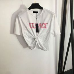 2023 Designers T-shirts T-shirts de mode T-shirts Femmes Nouveau Alphabet Imprimer Pin Tucked Taille Courte Style Court Nombril Tops à manches courtes T-shir Vercace Dames Top Rose Blanc S-XL