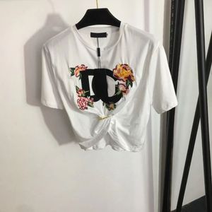 2023 Diseñadores Camisetas Mujeres Tees Ropa Casual Pecho Letra Imprimir Camiseta de manga corta Blanco Negro Tops Oficial Mismo estilo Bordado Top Pin Flor Suéter SML