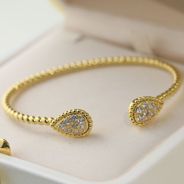 2023 Pulsera de gota Brazalete chapado en oro Pulsera de mujer de diseñador de moda de lujo para usar un anillo súper hermoso con incrustaciones de perlas de oro delgadas sin caja