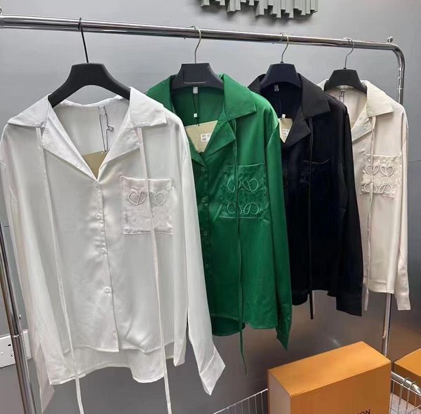 2023 Principios de otoño Nueva blusa de satén de seda Diseño de lujo ligero Camisa bordada Mujer Blusa blanca de manga larga Sailormoonlululemen Mujeres de alta calidad