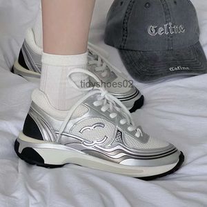 2023 Début du printemps Nouveau Silver Corner King Cuir véritable Semelle épaisse Chaussures de sport respirantes Canal Silver Chaussures pour femmes Chaussures de papa