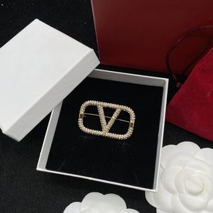 2023 Boucles d'oreilles Designer pour femmes Stud Luxury Gold Heart Shape Pearl Crystal Gol Double V Letter 925S Silver Jewelry Classic Love You A2
