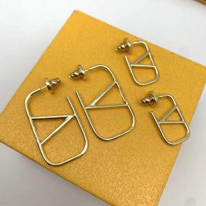 2023 oorbellen Designer Damesstuds Goud hartvormige Pearl Crystal Double V Letter S Sier Jewelry Classic High-End