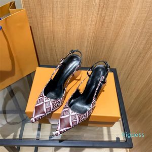 2023 verfraaide puntige tenen pompen schoenen hoge hakken gouden spiegel lederen sandalen 110 mm voor dames jurk schoenavond slingback riem schoenen