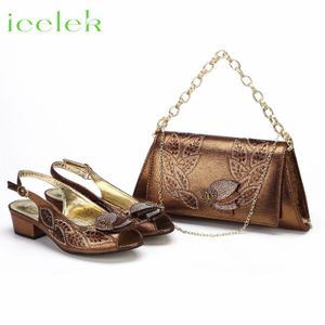 2023 est INS Style Color marrón Elegante tacones bajos Diseño nigeriano Zapatos y bolsos africanos para mujer para fiesta de boda 231220