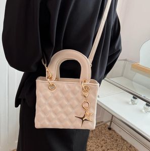 Sacs de soirée en treillis d'hiver en cuir pour femmes, sac à main de styliste, sacoche à bandoulière, nouvelle collection 2023, 21