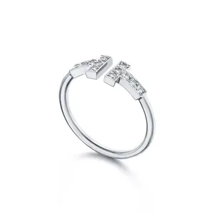 2023 El nuevo estilo favorito de todos Diseñador en forma de X Anillo de amor de plata y acero de titanio en forma de cruz entre diamantes Hombres y mujeres Joyas de oro rosa Anillo de pareja Regalo con caja