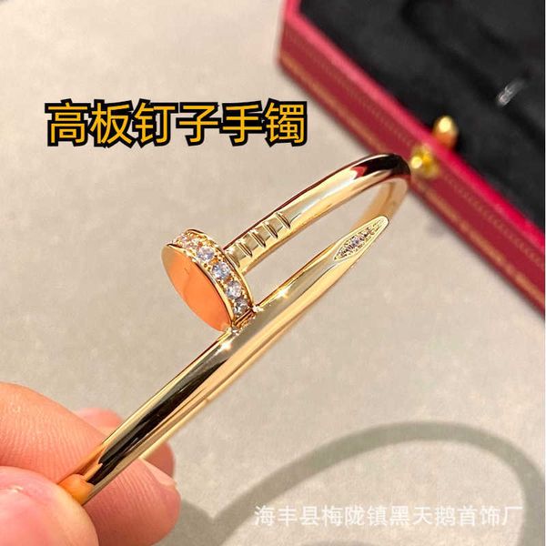 Bracelet explosif 2023 Tiktok V Gold Card Home Head and Tail Nail Drill Bracelet Champagne Gold CNC High Edition Bracelet de luxe ne se décolore pas