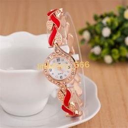 2023 Explosif Wish Bracelet pour femmes décontractées pour femmes Crystal Special Round Dial Decoration Luxury Woard's Watch Multi-couleur