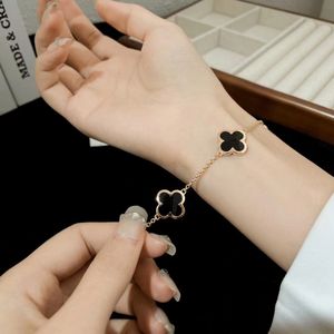 2023 Fashion Bracelet Clover Designer Sieraden Luxe Jelly Jelly Bangle For Women Bracelet Fashion Classic Women Valentine Gift Engagement Sieraden Bangle 5a zonder doos