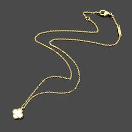 2023 marca de moda trevo colar feminino mãe de pérola mini única flor pingente 18k ouro designer jóias6s4z