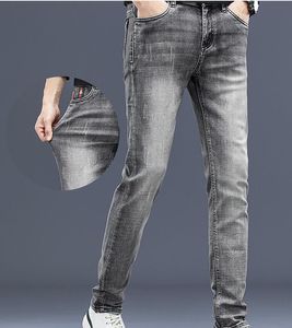 2023 pantalones vaqueros de marca de moda bordados para hombre otoño e invierno nuevos pantalones largos de pie pequeño elásticos ajustados grises