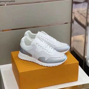 2023 Fashion Casual Woman Men Chaussures Luxury Tenis Masculino Chaussures en cuir unisexe Cuir Unisexe Sneakers Red Mens Running GM9L000003