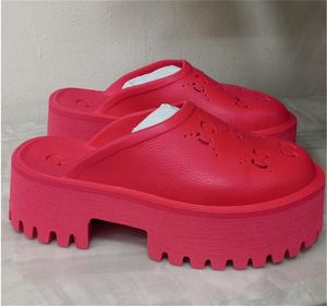 2023 mode classique pantoufles pour femmes plate-forme sandale perforée chaussure d'été haut designer pantoufles pour femmes couleurs de bonbons pantoufles de plage claires hauteur de talon haut