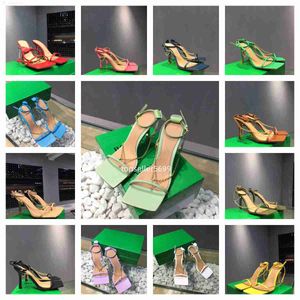 2023 Zapatos de vestir de diseñador de moda Último estilo b v Zapatos de mujer Pisos de cuero transparente Espectáculo de lujo Sandalias de tacón grueso de verano 35-43