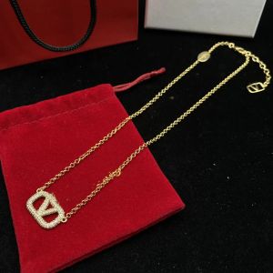 Collier avec pendentif lettre en acier inoxydable plaqué argent de styliste, bijoux de mariage pour femmes, saint-valentin, 2023