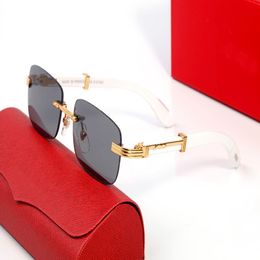 2023 Des lunettes de soleil créatrices de mode Femme pour hommes Carti Buffalo Horn Sun Glasse pour femmes Vintage Retro Goggles Sungass Sunglass Fashion Man Eyeglas 240b