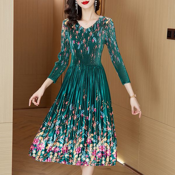 2023 Mode Floral Vert Velours Robes Femmes Designer Vacances Fête Chic Midi Robes Plissées À Manches Longues Automne Hiver Col En V Slim Fit Élégant Anniversaire Robes