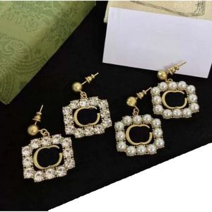 2023 Fashion Hoop Gold Diamond Pearl Dangle Boucles d'oreilles Femmes Designer Double Lettres Crystal Studs Strass Eardrops Emed Stamp avec boîte