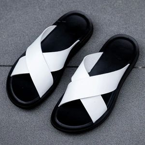 2023 Fashion Men Real Leather Slippers Summer Black Whiteredellow Cross Over Mens Leisure Comfort Flat Sandales 240409