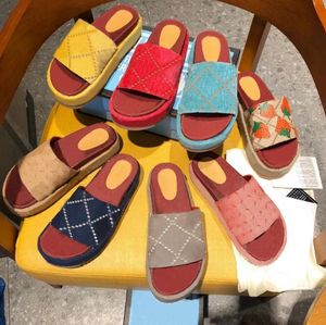 2023 Modeheren Dames Sandalen Slippers Slijden Designer Luxe platte hoge hakken slippers schoenen geborduurd platform rubber sandaalleer