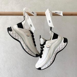 2024 Nouvelle mode Sneaker Hommes Designer de luxe Chaussures décontractées Toile basse Run Luxe Plat Été Cuir Marche Noir Femmes Blanc Chaussure de randonnée Chaussure d'extérieur Entraîneur Fille avec boîte