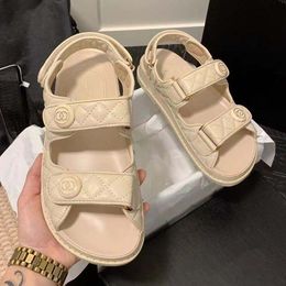 sandales de créateurs mode nouvelle sandale femmes semelle épaisse chaussures à bout ouvert multicolore vacances d'été double chaussure de vacances pantoufles de luxe en cuir véritable diapositives matelassées