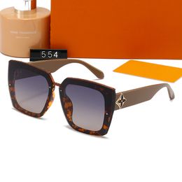 Lunettes de soleil rondes de mode Lunettes de soleil Lunettes de soleil Designer Marque Cadre en métal noir Lentilles de verre de luxe foncé pour hommes femmes mieux brun