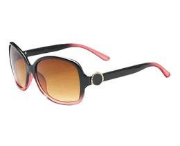 2023 Fashion zonnebrillen heren- en damesontwerper 8016 met doos zonnebrillen UV -bescherming Polariseerde bril