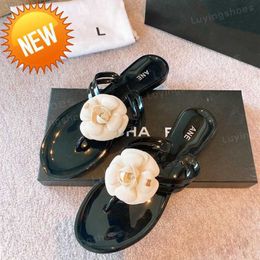 2023 Mode Vrouwen Slipper Designer Sandalen Zwart/Wit Kanaal Camellia Bloem Rubber Slippers Luxe Zomer Strand Out shoes5K