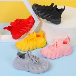 2023 First Walker Infant Baby Shoes Seven Colors Octopus Yeezzies pour enfants Sneakers Garçons et filles Respirant Small Cage Bag Chaussures de sport volcaniques