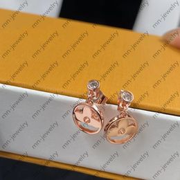 Boucles d'oreilles de luxe à breloque trèfle à quatre feuilles, 2023. Boucles d'oreilles de marque pour femmes. bijoux de créateur de fête de mariage
