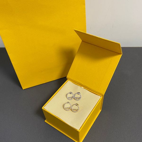 2023-Full Diamond Letter Studs Diseñador Pendientes de cristal redondos Personalidad Gotas para los oídos de plata dorada con caja Cumpleaños Aniversario
