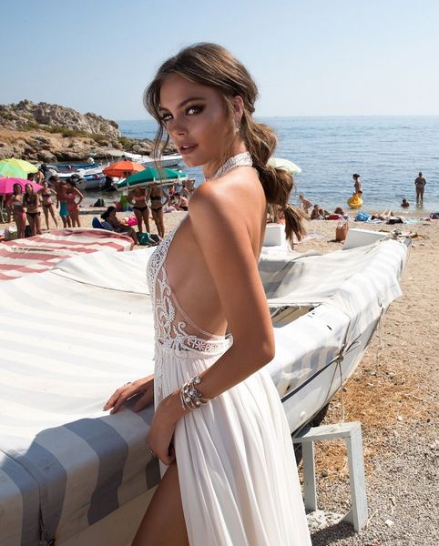 2023 Gali Karten Vestido de novia en la playa Lado dividido Halter Ilusión Sexy Boho Vestidos de novia Barrer tren Perlas Sin espalda Bohemia Bride212Q