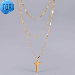 2023 Gold plaqué en acier inoxydable croix croix à trois couches Collier de chaîne Figaro Figaro pour femmes
