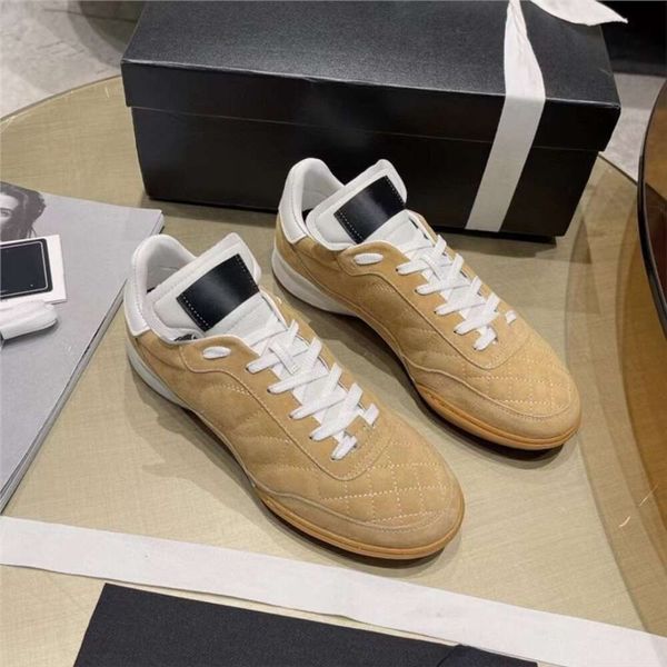 2023 Guangzhou automne nouveau cuir polyvalent à tête ronde à lacets petit vent parfumé grille respirante chaussures de sport décontractées chaussures à petit canal