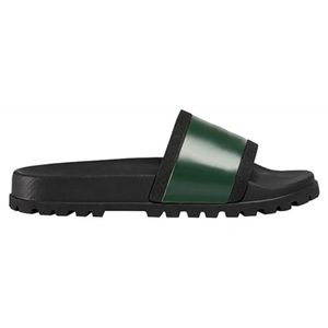 Slippées classiques pour hommes en caoutchouc pour femmes en cuir plat Sole Sliders Sliders intérieurs de la mode de mode extérieure sandale