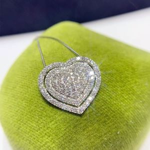 2023 Colgante de corazón hecho a mano Joyería de lujo brillante Plata de ley 925 Pave Zafiro blanco CZ Diamante Piedras preciosas Fiesta Mujeres Collar de clavícula para regalo de amante