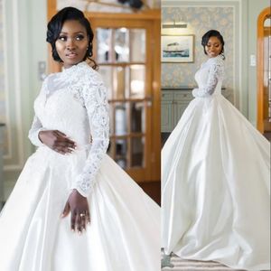 2023 Robes de mariée à col haut robe de mariée en dentelle appliques manches longues une ligne balayage train satin boutons recouverts dos sur mesure jardin robe de novia plus 401