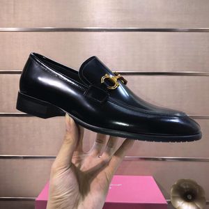 2023 Haute qualité Designer Mocassins Hommes Chaussures habillées 100% cuir de vachette Classique Mules Plat Hommes boucle en cuir Hommes Tenue de soirée Casual Chaussure taille 45
