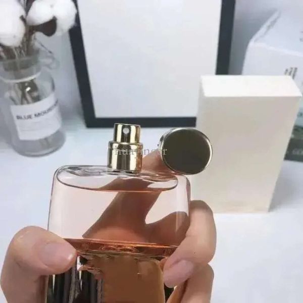 2023 Haute qualité Dernière conception Parfum de parfum de Cologne pour hommes 90ml Bouteille noire d'or Version la plus élevée Spray Classic Style531