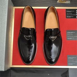 2023 Zapatos de hombre de alta calidad Zapato de vestir formal Masculino Cuero Genuino Elegante Traje negro Zapatos Diseñador Mocasines de oficina casuales para hombres Tamaño 38-45