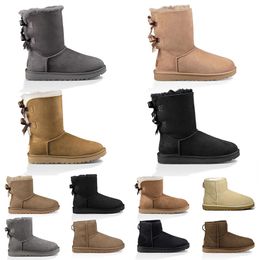 2023 Bottes chaudes classiques courtes mini femmes botte de neige garder au chaud chaussons femmes peluche décontracté en peau de mouton chaussures en daim châtaigne arc court chaussures moelleuses