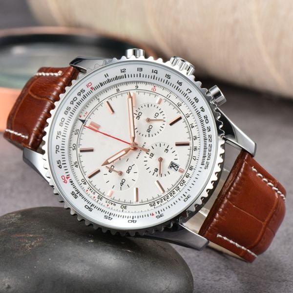 2023 Hot Mens Classic Watches 40mm Cadère Master Watch Quartz Sapphire Watch Modèle pliant de bracelets de luxe pliants T