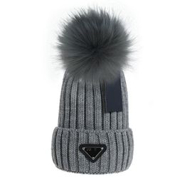 2023 Vente chaude de luxe cachemire tricoté chapeau designer loewf bonnet hommes hiver décontracté laine chapeau chaud PA02