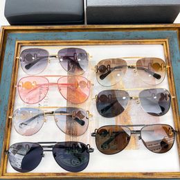 2023 Venta caliente Nuevos modelos en China, Japón y Corea del Sur Diseñador superior Gran mariposa Damas Lindas gafas de sol polarizadas Estilo estrella Moda Estilo informal clásico