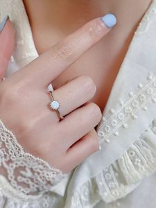 2023 Venta caliente S925 plata esterlina moda europea y americana anillo del tesoro australiano redondo Simple adorno de mujer