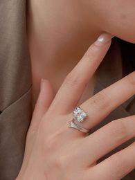 2023 vente chaude S925 argent Sterling lumière luxe hommes et femmes anneaux lumière luxe cristal gemme ange ailes anneau ouvert